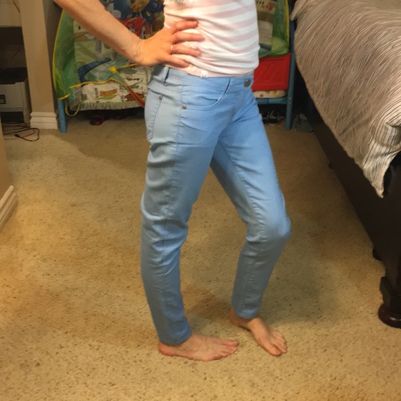 Like new Forever 21 jeans - Picture 4 of 8